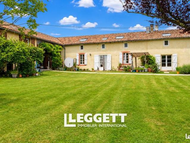 Maison 8 pièces 234 m²