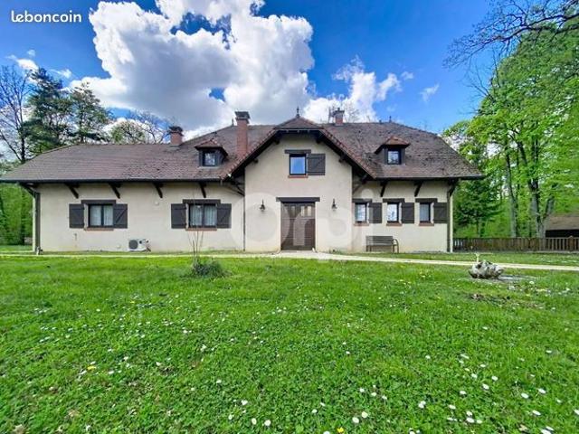 Maison 8 pièces 234 m²