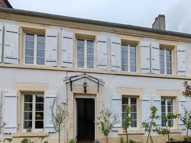 Maison 8 pièces 234 m²