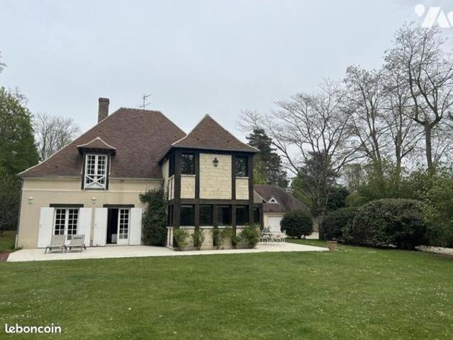 Maison 8 pièces 234 m²