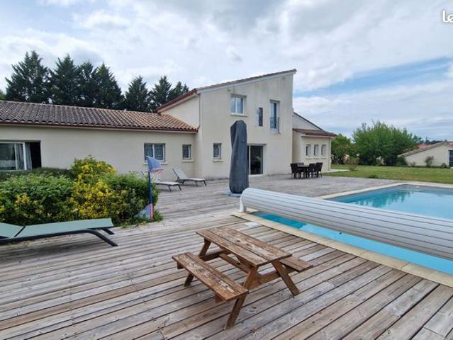 Maison 8 pièces 234 m²