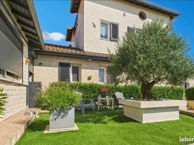 Maison 8 pièces 234 m²
