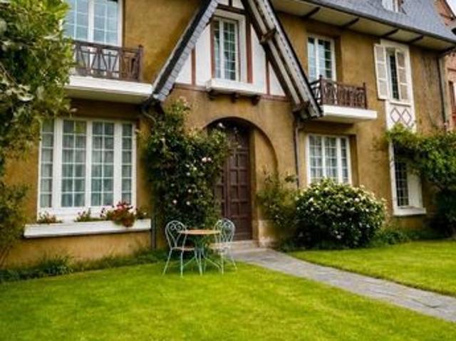 Maison 8 pièces 234 m²
