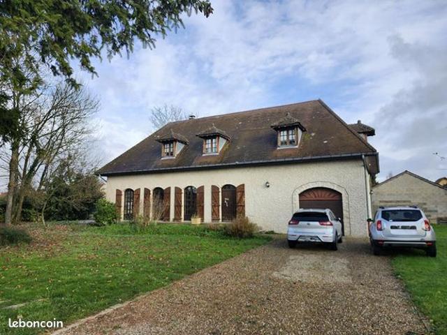 Maison 8 pièces 234 m²