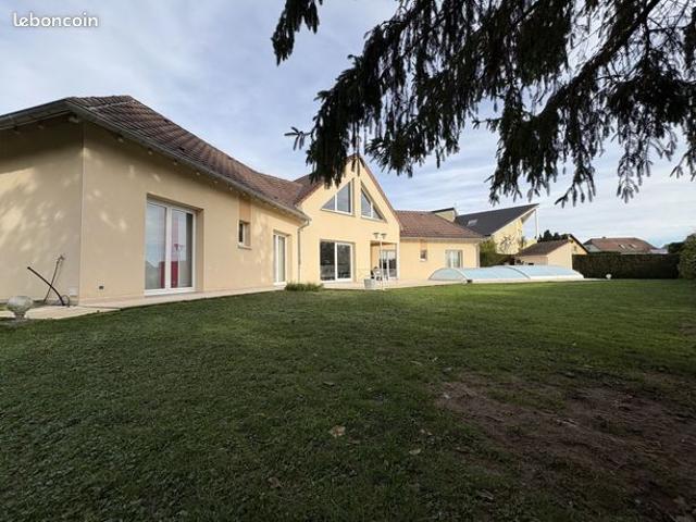 Maison 8 pièces 234 m²