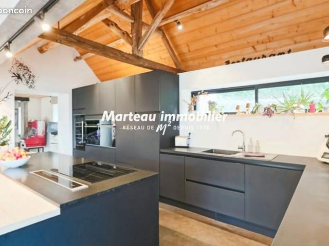 Maison 8 pièces 234 m²
