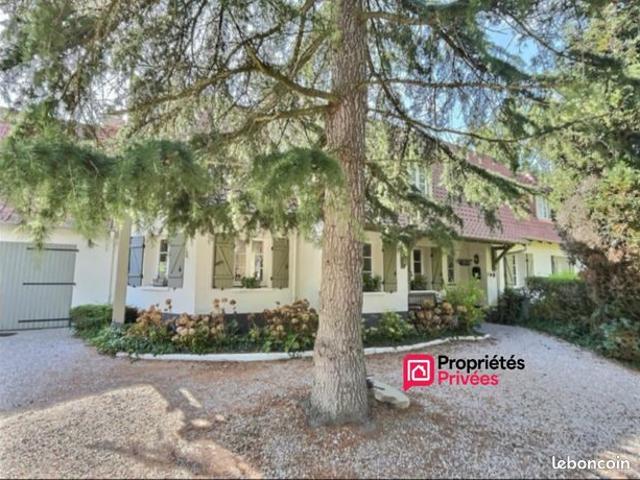 Maison 8 pièces 235 m²