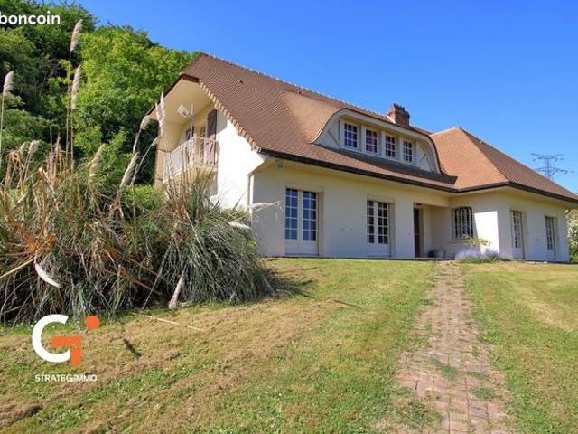 Maison 8 pièces 235 m²