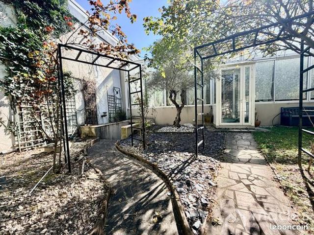 Maison 8 pièces 235 m²