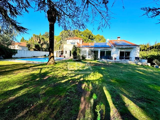 Maison 8 pièces 235 m²