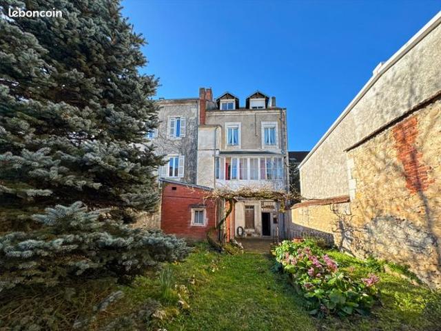 Maison 8 pièces 235 m²