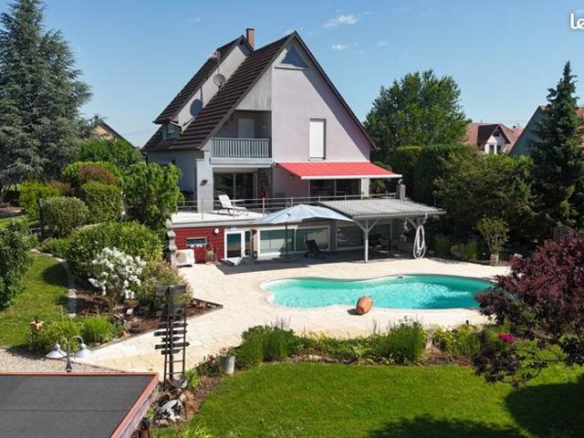Maison 8 pièces 235 m²