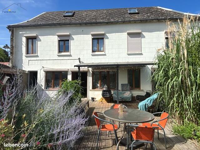 Maison 8 pièces 235 m²