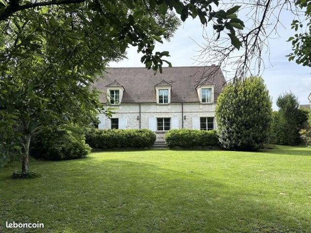 Maison 8 pièces 235 m²