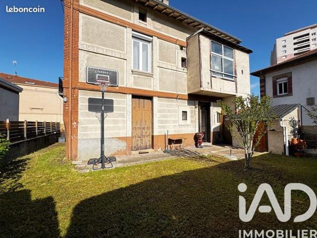 Maison 8 pièces 235 m²
