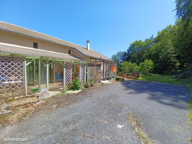 Maison 8 pièces 235 m²