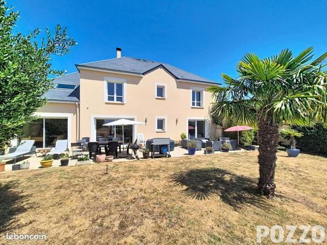 Maison 8 pièces 235 m²