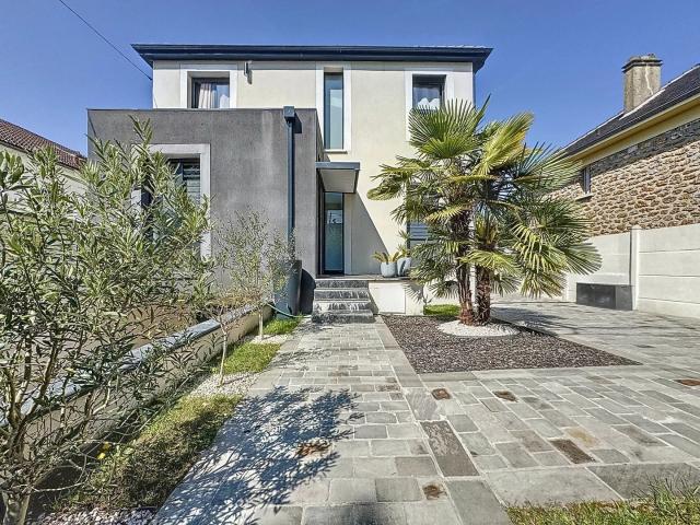 Maison 8 pièces 235 m²
