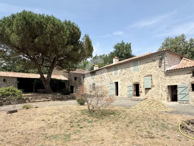 Maison 8 pièces 235 m²