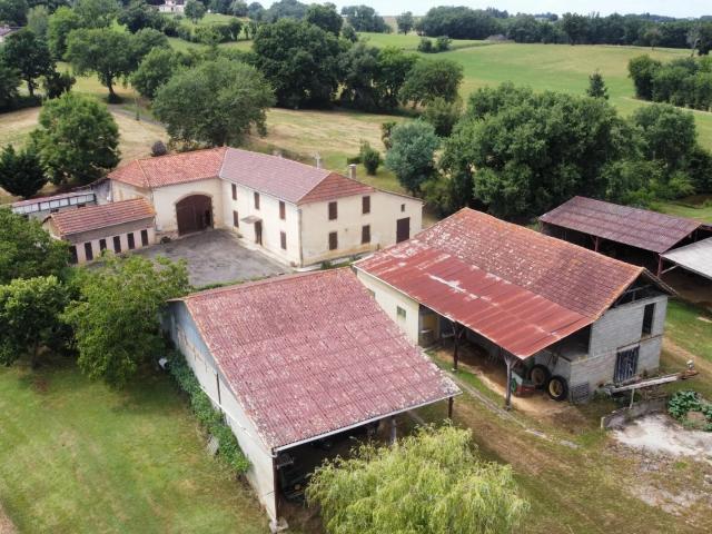 Maison 8 pièces 235 m²