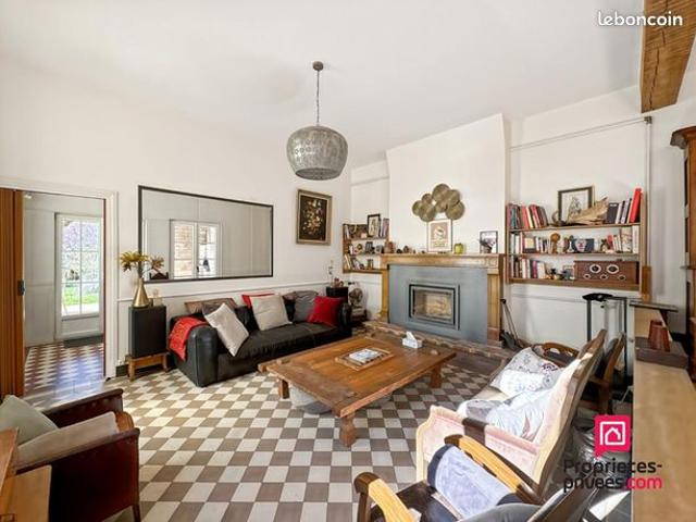 Maison 8 pièces 235 m²