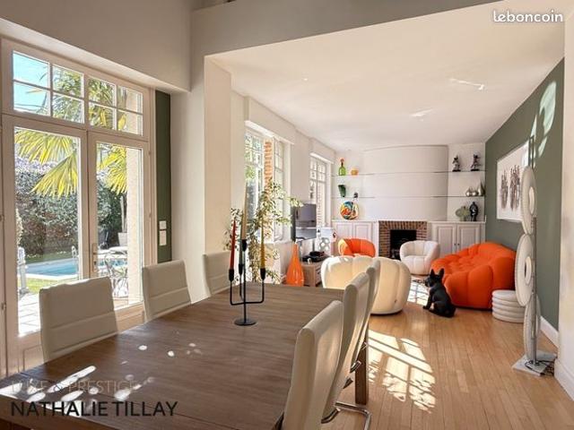 Maison 8 pièces 235 m²