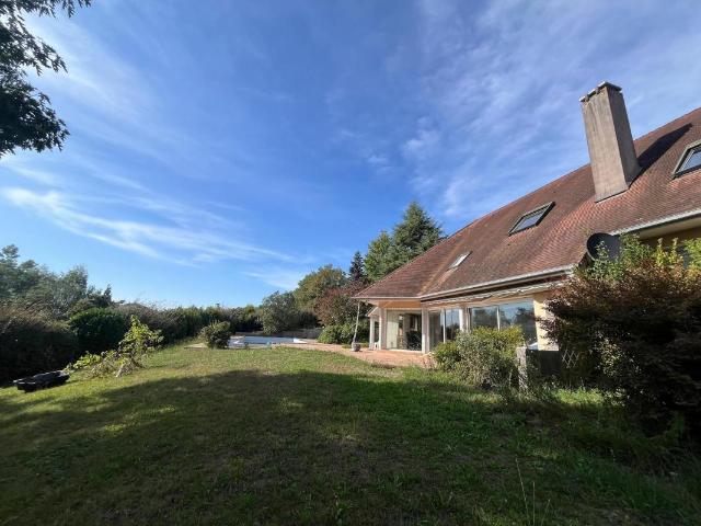 Maison 8 pièces 235 m²