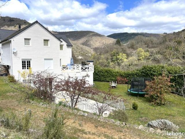 Maison 8 pièces 235 m²