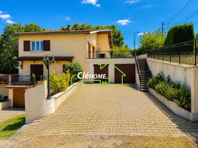 Maison 8 pièces 235 m²