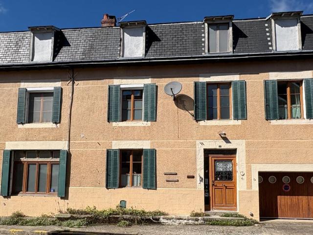Maison 8 pièces 235 m²