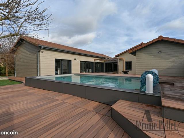 Maison 8 pièces 235 m²