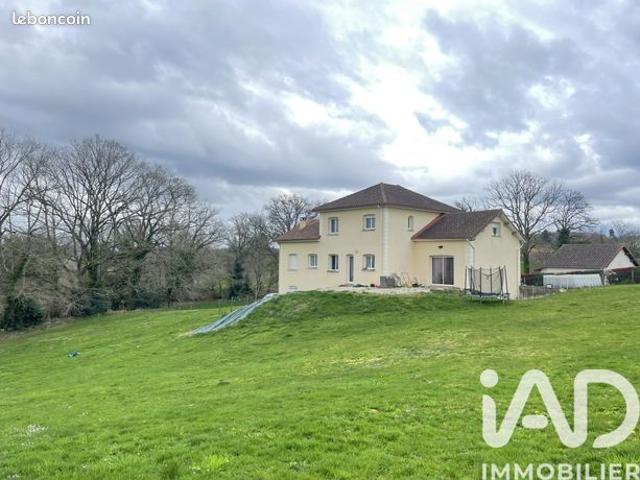 Maison familiale 8 pièces 235 m²