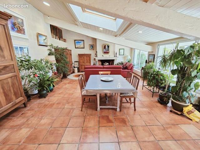 Maison 8 pièces 235 m²
