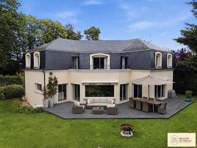 Maison 8 pièces 235 m²