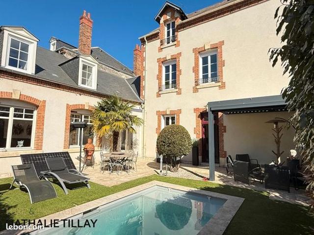 Maison 8 pièces 235 m²