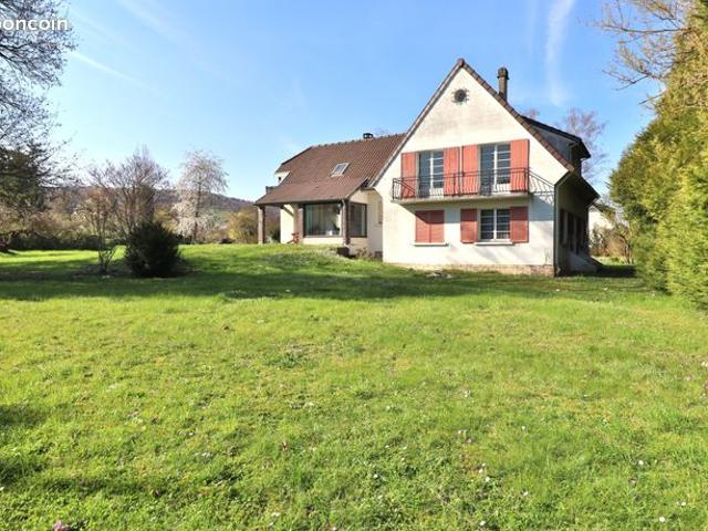 Maison 8 pièces 235 m²