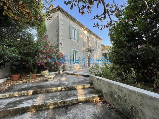 Maison 8 pièces 235 m²