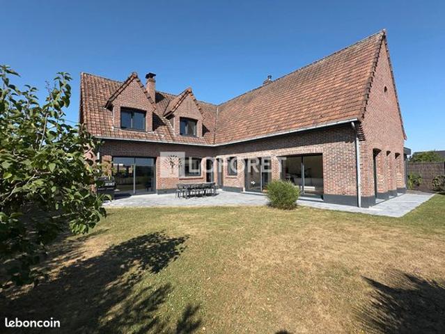 Maison 8 pièces 235 m²