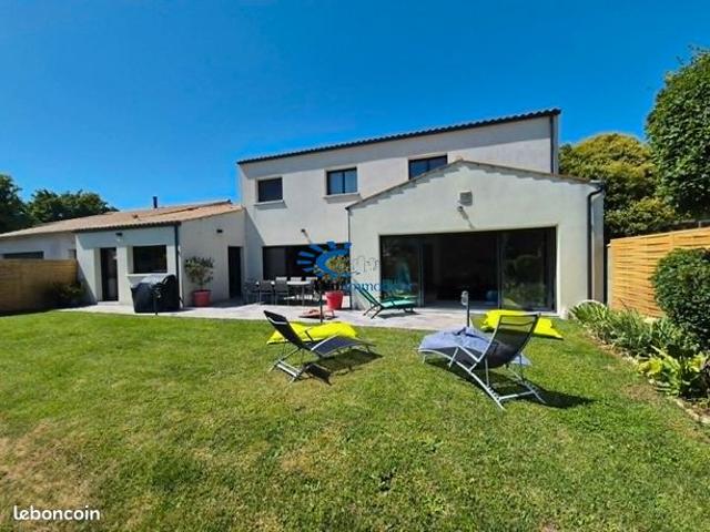 Maison 8 pièces 235 m²