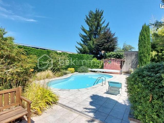 Maison 8 pièces 235 m²