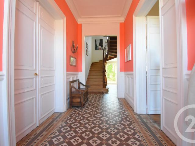 Maison 8 pièces 235 m²