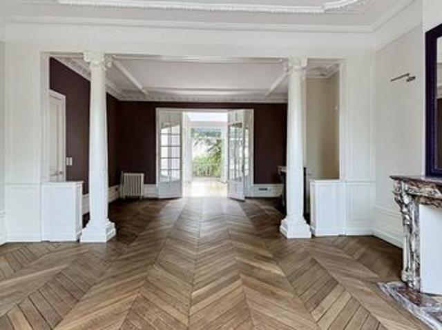 Maison 8 pièces 235 m²