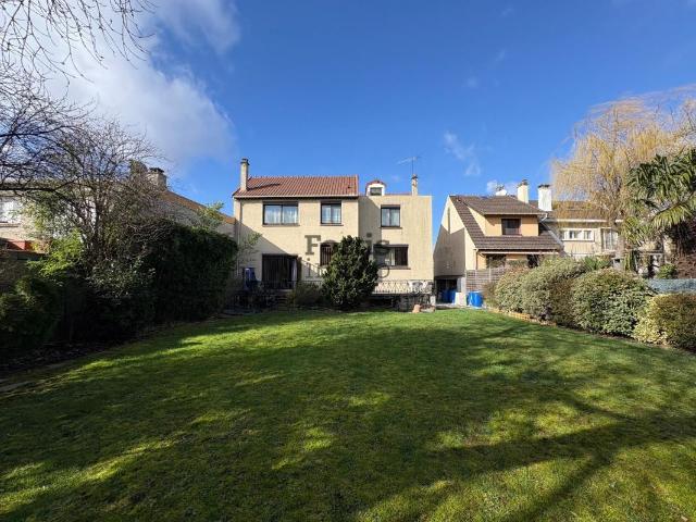 Maison 8 pièces 265 m²