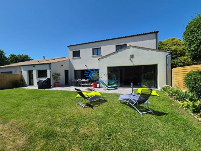 Maison 8 pièces 235 m²