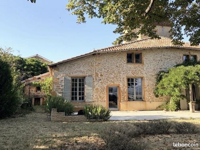 Maison 8 pièces 235 m²