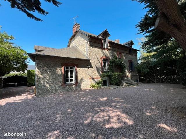 Maison 8 pièces 235 m²