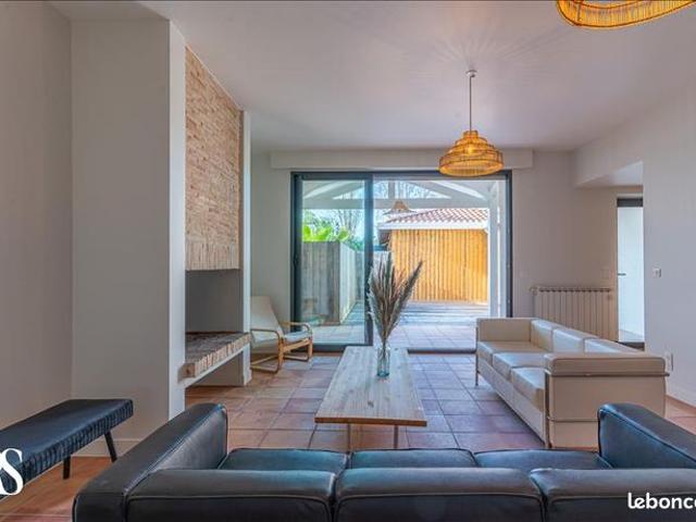 Maison 8 pièces 235 m²