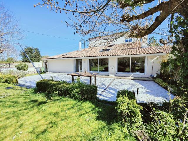 Maison 8 pièces 235 m²