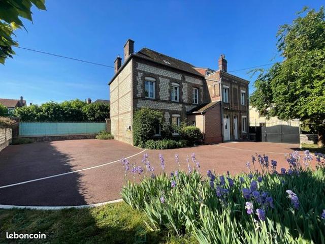 Maison 8 pièces 235 m²