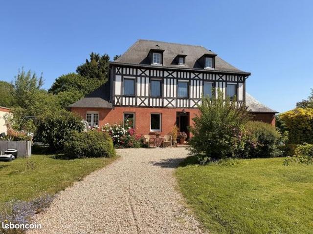 Maison 8 pièces 235 m²